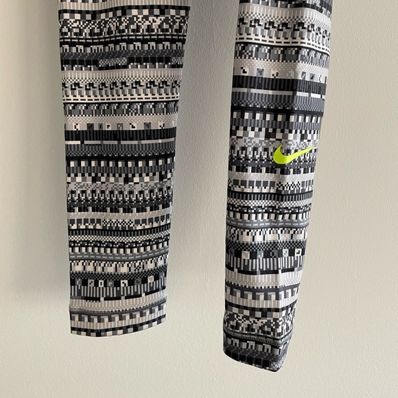 Nike Hyperwarm Tights - Picture 3 of 4